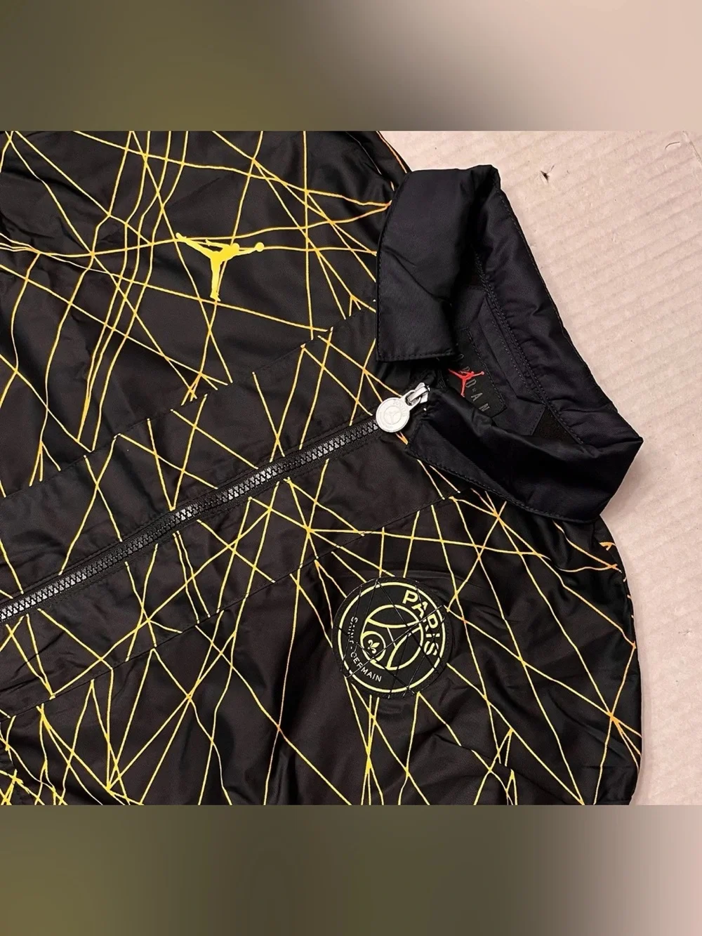 Jordan Kids Black Gold Graphic Puffer Jacket Paris Saint-Germain PSG 95C263-023